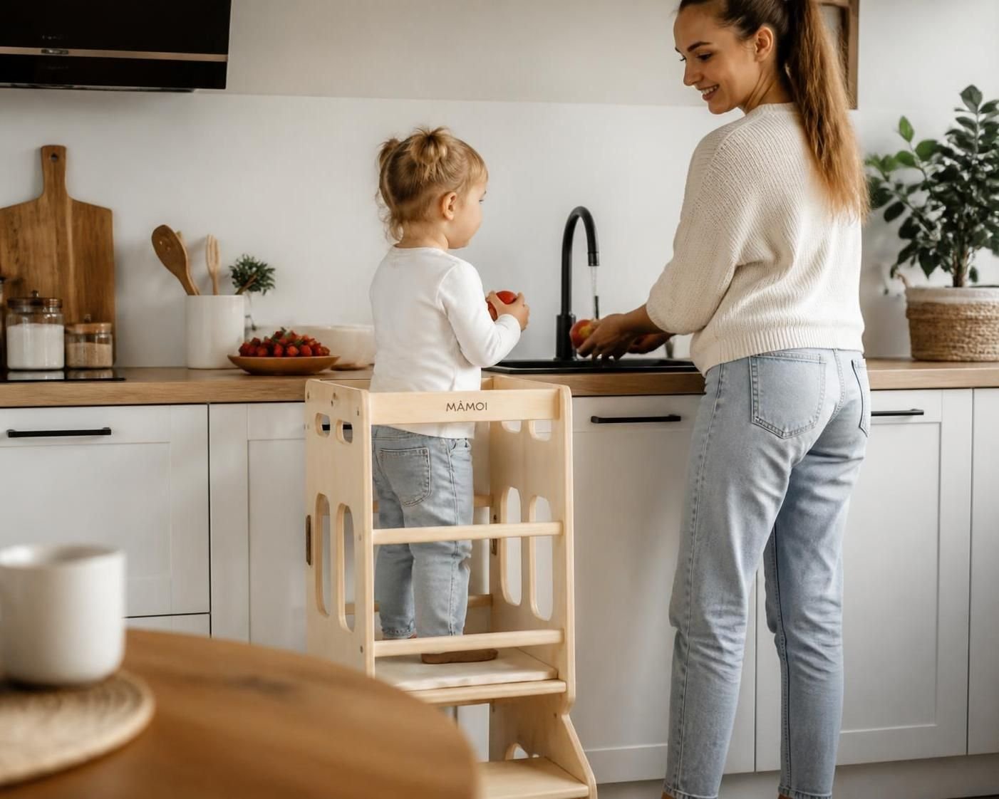 découvrez comment une tour d’observation montessori peut encourager l’autonomie et la confiance en soi de votre enfant tout en assurant sa sécurité.